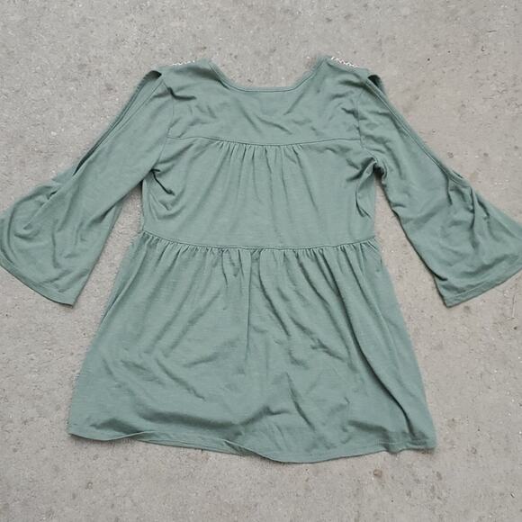 New Directions cold shoulder embroidered top olive green small - Picture 4 of 4